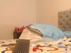 Amateur Watch Live Sex Cams of CurvyHeat