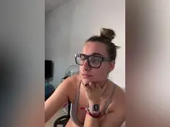 Amateur Nude Webcam of Revoltosa29