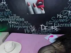 Amateur Adult Webcam of HornyRouse