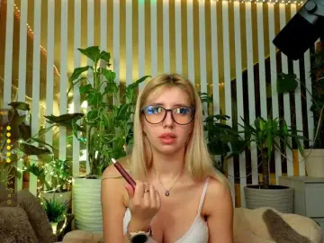 Bongacams Free Porn Cam of MiaLiaHot