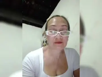 Bongacams Adult Video Chat of cherrywhite03