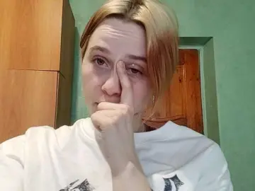 Bongacams Watch Live Sex Cams of AveryFleurent