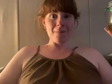Bongacams Free Porn Cam of REDHEADROSIE