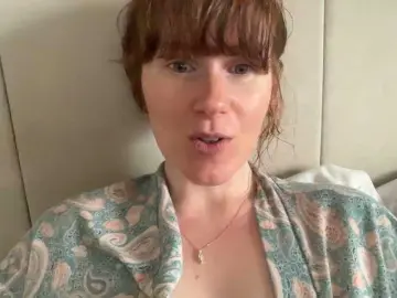 Bongacams Free Porn Cam of REDHEADROSIE