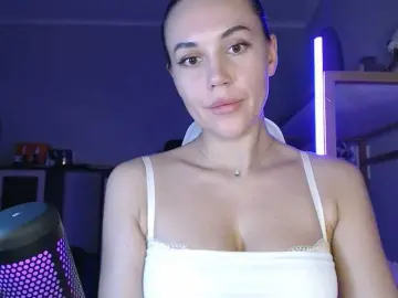 Bongacams Live Sex Cam of QWEENII