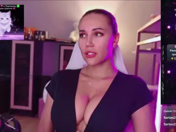 Bongacams Nude Webcam of QWEENII
