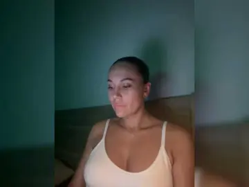 Bongacams Nude Webcam of QWEENII
