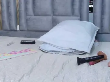 Bongacams Watch Live Sex Cams of cutepetitee