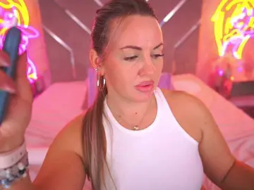 Bongacams Free Porn Cam of KiraCandyS