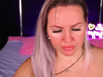 Bongacams Sex Cam of KiraCandyS