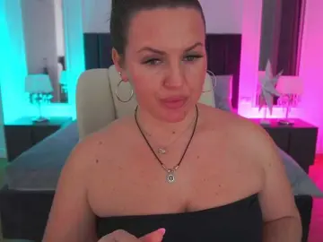 Bongacams Live Porn of KiraCandyS
