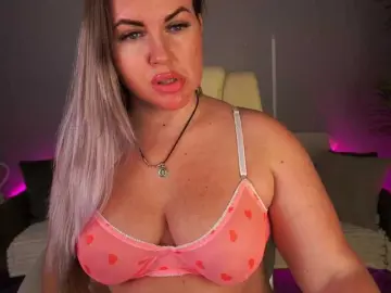 Bongacams Free Porn Cam of KiraCandyS
