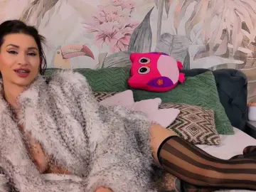 Bongacams Nude Webcam of GoldCherry7