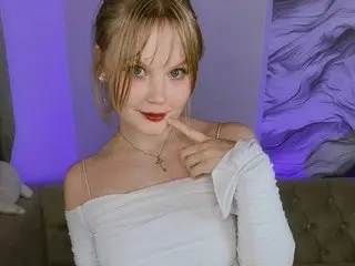 Essie-Fanning