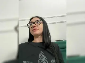 Bongacams Live Sex Cam of Chiaralovee