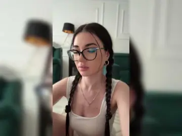 Bongacams Free Porn Cam of Chiaralovee