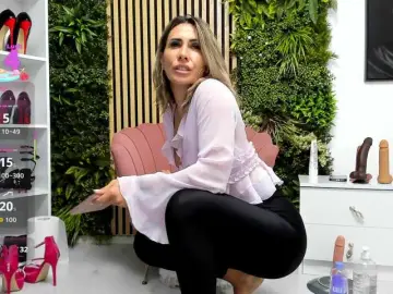 Bongacams Free Porn Cam of Sweetcherry30
