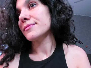 Bongacams Free Porn Cam of Curly-Sue