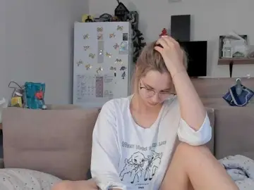 Bongacams Sex Cam of Girlalonehome