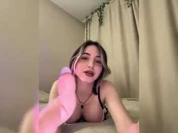 Bongacams Watch Live Sex Cams of YoloLove