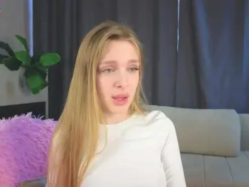 Bongacams Nude Webcam of CrimsonAura