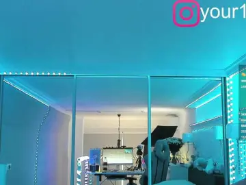 Bongacams Adult Video Chat of -VikkiL0vesCheese-