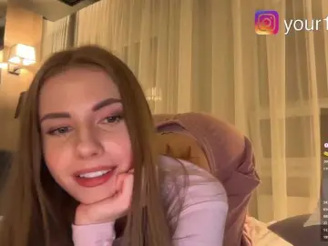 Bongacams Free Porn Cam of -VikkiL0vesCheese-