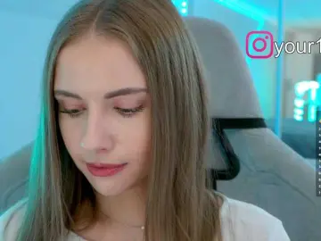 Bongacams Sex Cam of -VikkiL0vesCheese-