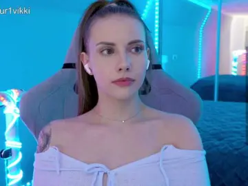Bongacams Live Sex Cam of -VikkiL0vesCheese-