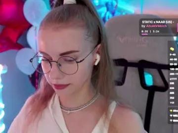 Bongacams Free Live Porn of -VikkiL0vesCheese-
