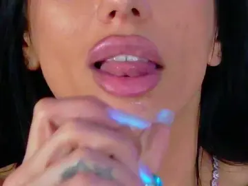 Bongacams Free Live Porn of MidnightMuse3