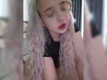 Bongacams Private Sex Chat of LittleDelora