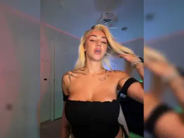 Bongacams Adult Video Chat of -AmazingBlonde-