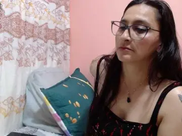 Bongacams Nude Webcam of KarinaSuarez1