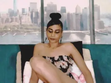 Bongacams Free Porn Cam of ErroticStarr