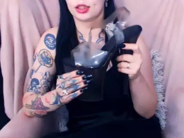 Bongacams Nude Webcam of CleaTattoo