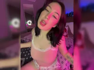 Bongacams Adult Video Chat of CurvyWoman-