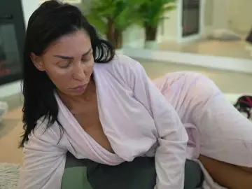 Bongacams Sex Cam of MyaBlack