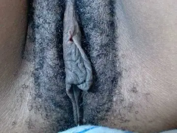 Bongacams Sex Cam of Skinybitchx