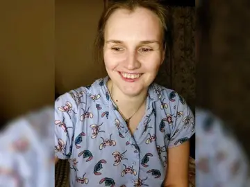 Bongacams Free Porn Cam of LisaLovHoney