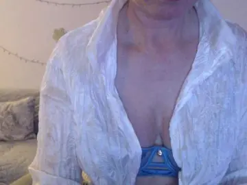 Bongacams Free Porn Cam of goodSnowQueen