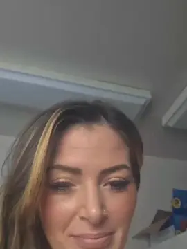 Cam4 Free Live Porn of Caligirl007