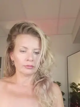 Cam4 Live Sex Cam of Julia__Giulia