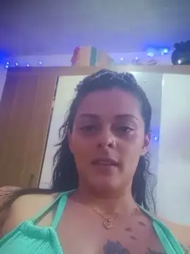 Cam4 Free Live Porn of desirrehsexy