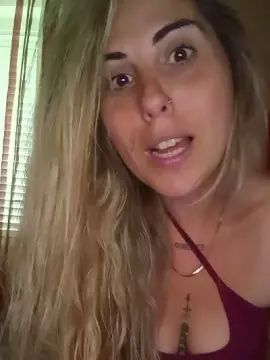 Cam4 Live Porn of Emilyvuxa