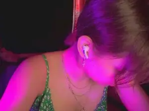 Cam4 Live Sex Cam of ChanelleHosein