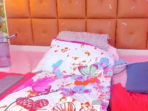 Cam4 Sex Cam of ELLA_KELLY