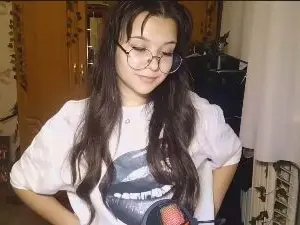 Cam4 Live Porn of KenishaKudzma