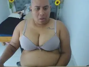 Cam4 Sex Chat of hotlesby4uxxx