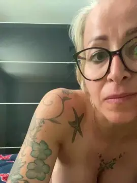 Cam4 Sex Cam of Chiarlie82